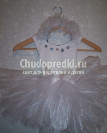 Новогодний костюм снежинки для девочки