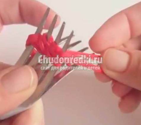 Rainbow loom. Плетение из резиночек на вилках: лучшие фото и видео мастер-классы Rainbow loom. Плетение из резиночек на вилках: лучшие фото и видео мастер-классы