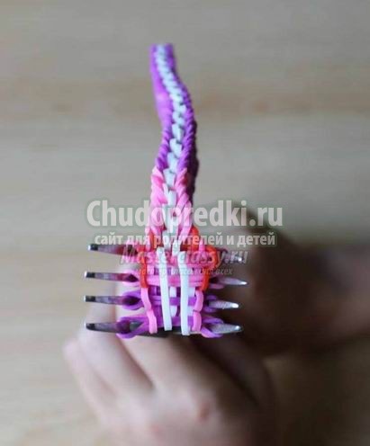 Rainbow loom. Плетение из резиночек на вилках: лучшие фото и видео мастер-классы Rainbow loom. Плетение из резиночек на вилках: лучшие фото и видео мастер-классы