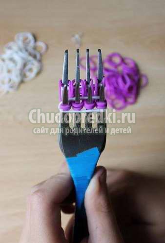 Rainbow loom. Плетение из резиночек на вилках: лучшие фото и видео мастер-классы Rainbow loom. Плетение из резиночек на вилках: лучшие фото и видео мастер-классы