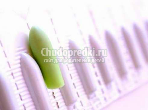 Применение ректальных свечей при лечении геморроя