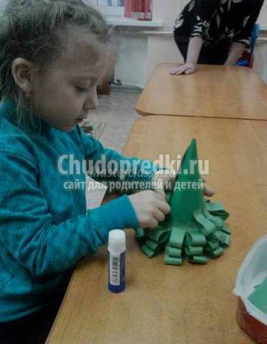 Елка из бумаги своими руками. Отличные идеи для детского творчества
