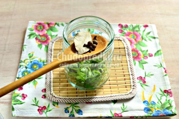 Маринованные кабачки с петрушкой