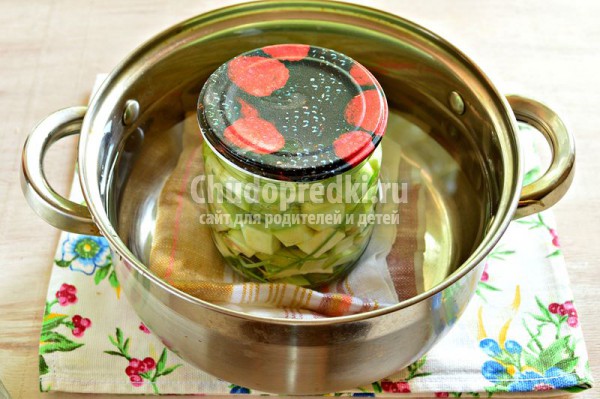 Маринованные кабачки с петрушкой