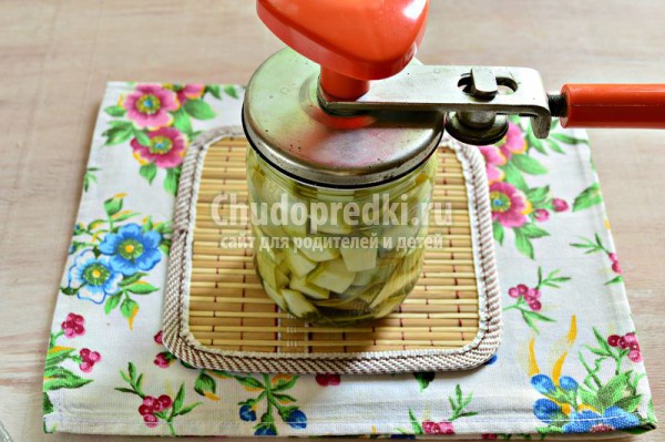 Маринованные кабачки с петрушкой