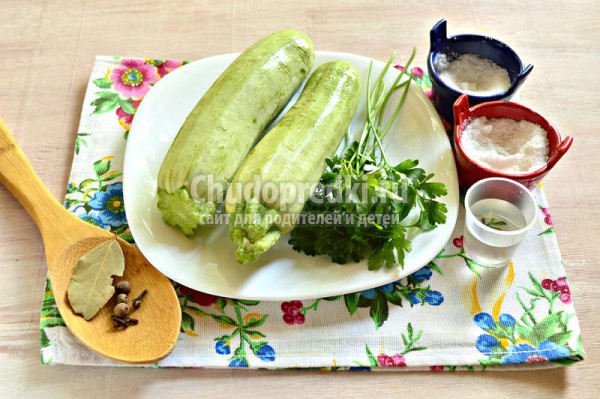 Маринованные кабачки с петрушкой