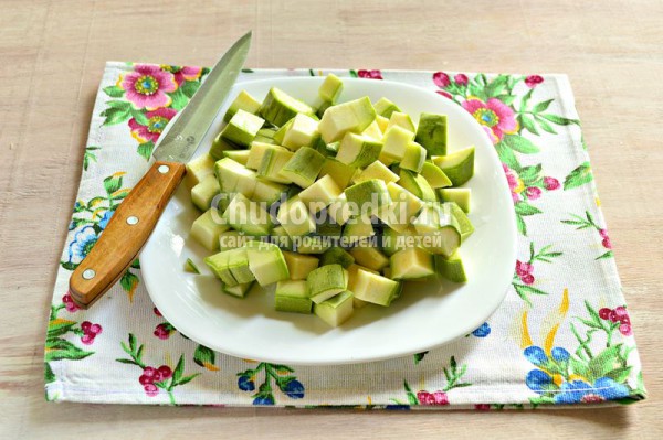 Маринованные кабачки с петрушкой