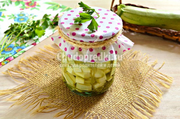 Маринованные кабачки с петрушкой