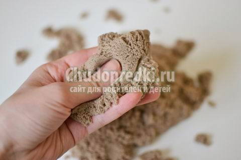 Кинетический песок для детей: польза и правила игры