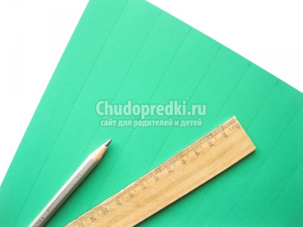 Красивая елочка из бумаги