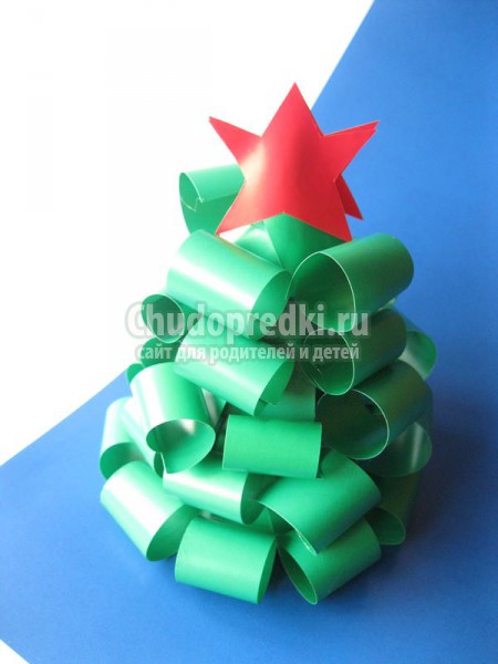 Красивая елочка из бумаги