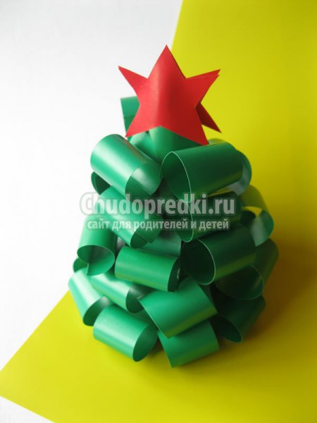 Красивая елочка из бумаги