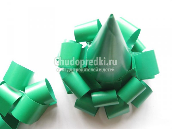 Красивая елочка из бумаги
