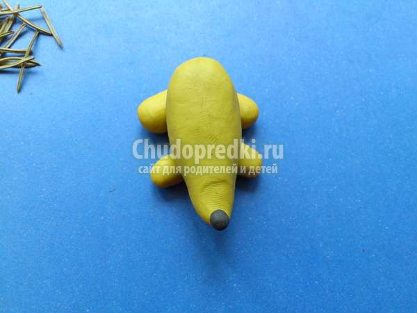 Колючий ежик из пластилина