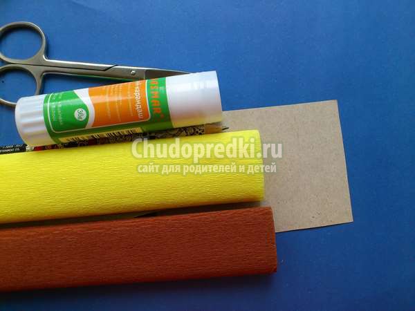 Детская поделка из гофробумаги