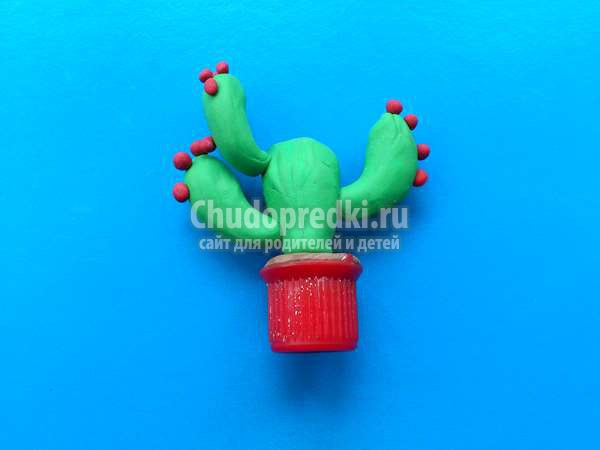Кактусы из пластилина