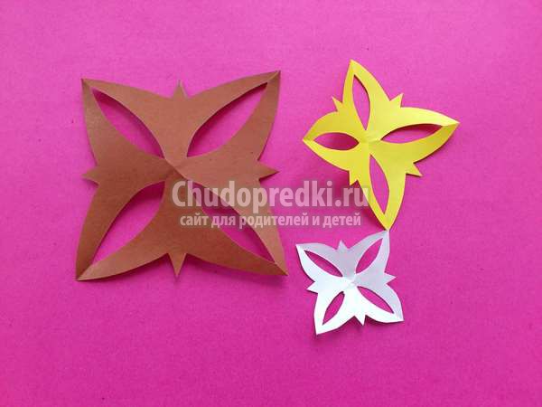 Многослойная снежинка из бумаги