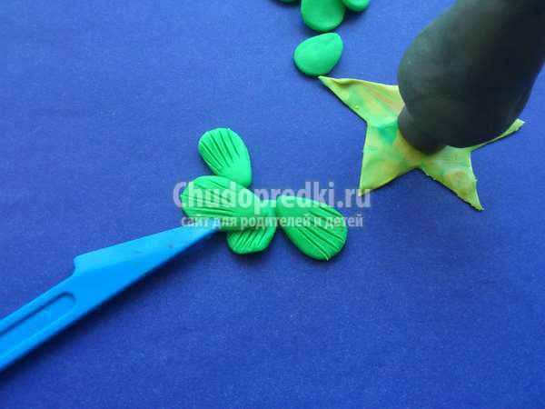 Елочка из пластилина