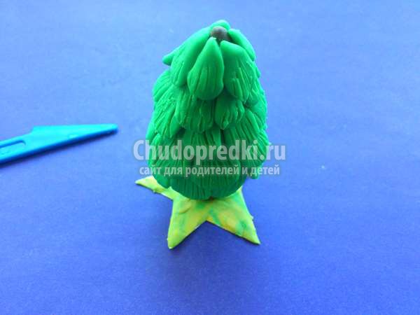 Елочка из пластилина
