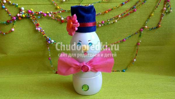 снеговик из пластиковой бутылки