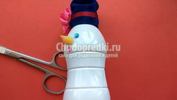 снеговик из пластиковой бутылки