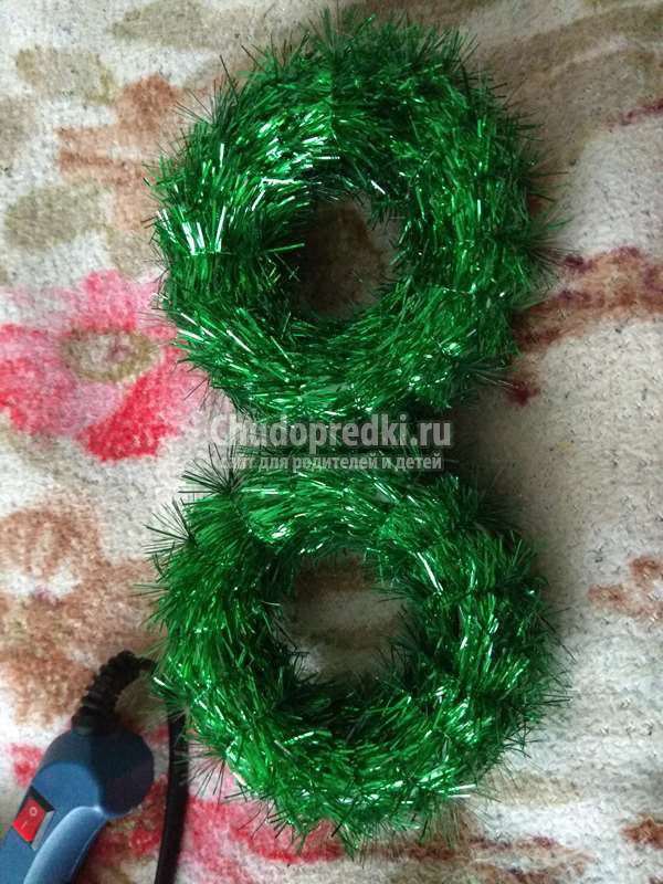 Елочка из пенопласта и дождика
