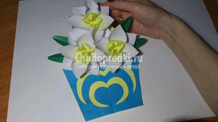 цветы из бумаги нарциссы