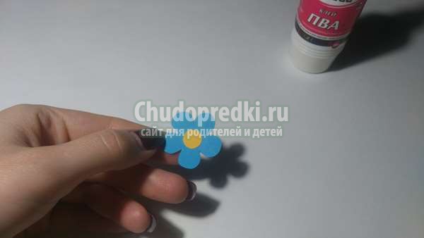 открытка девушка в платье