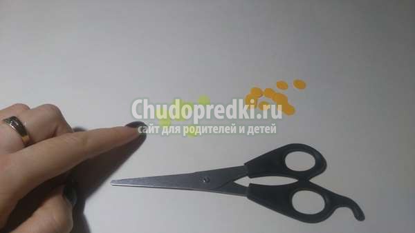 открытка девушка в платье
