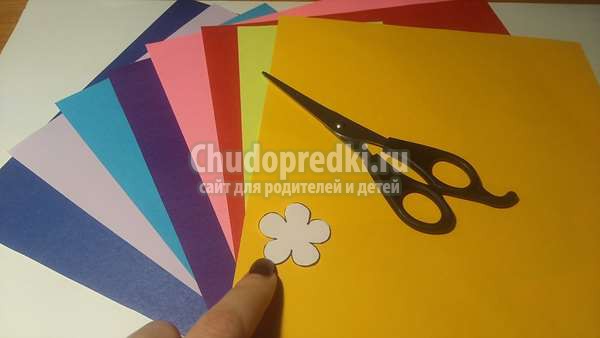 открытка девушка в платье