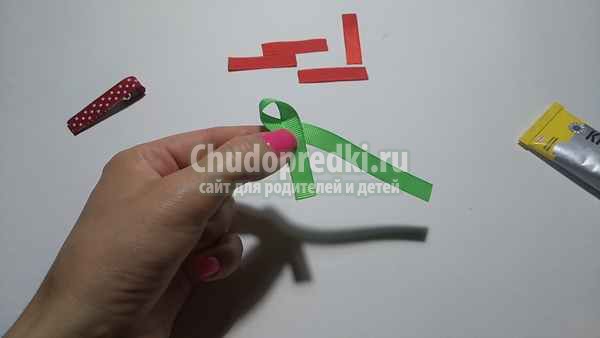 Заколка из репсовых лент