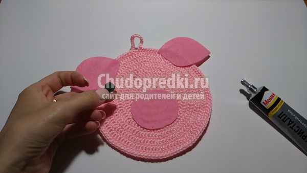 Вязаная свинка крючком