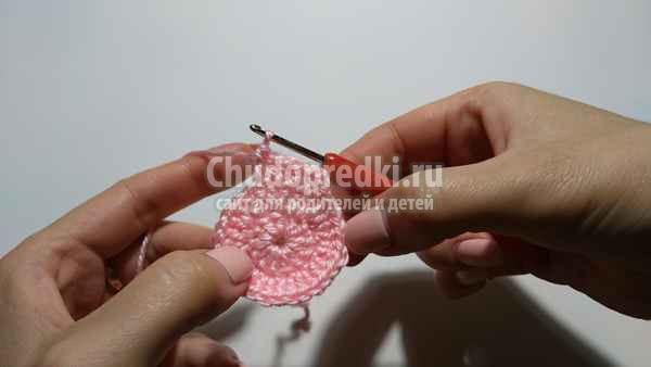 Вязаная свинка крючком
