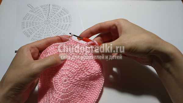 Вязаная свинка крючком