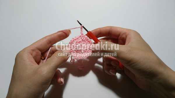 Вязаная свинка крючком