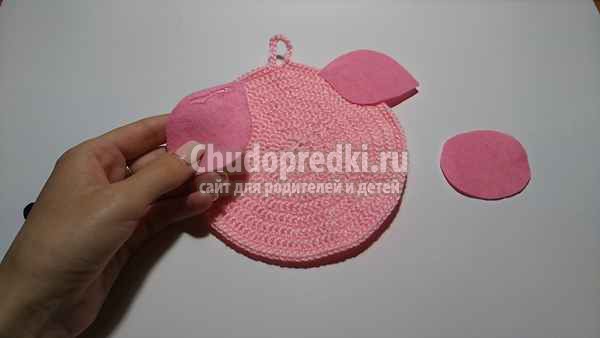 Вязаная свинка крючком