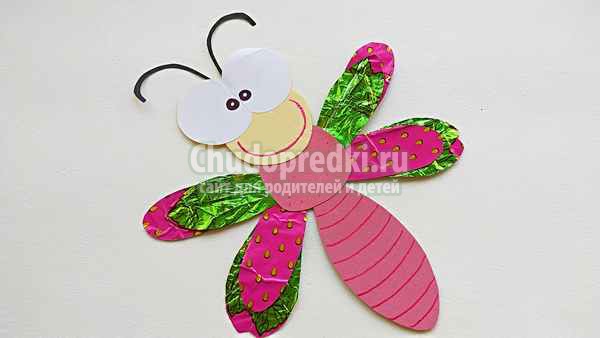 Поделка для детей 3-5 лет. Яркая стрекоза