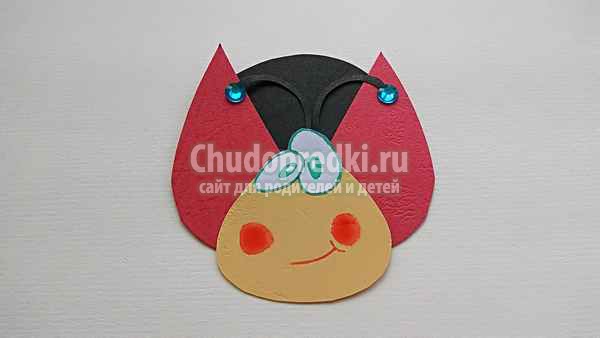 Божья коровка из бумаги