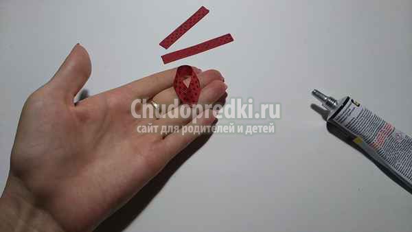заколка из лент божья коровка