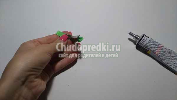 заколка из лент божья коровка