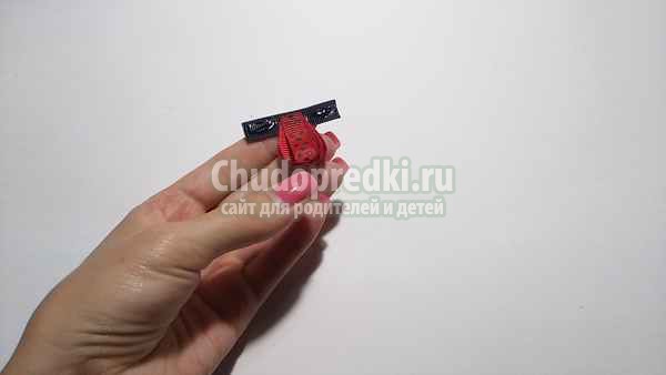 заколка из лент божья коровка