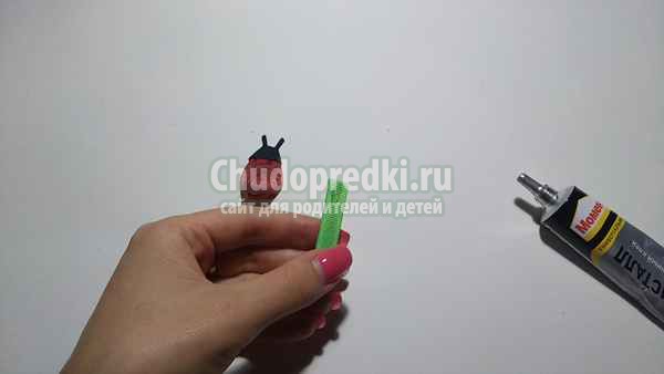 заколка из лент божья коровка