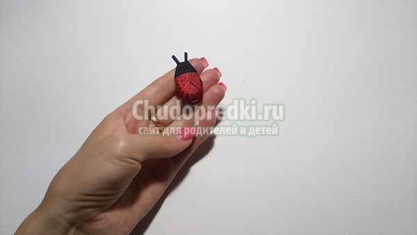 заколка из лент божья коровка