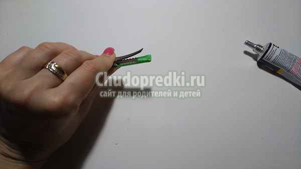 заколка из лент божья коровка