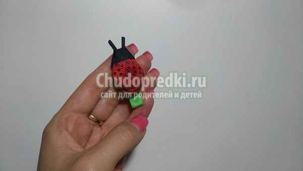 заколка из лент божья коровка