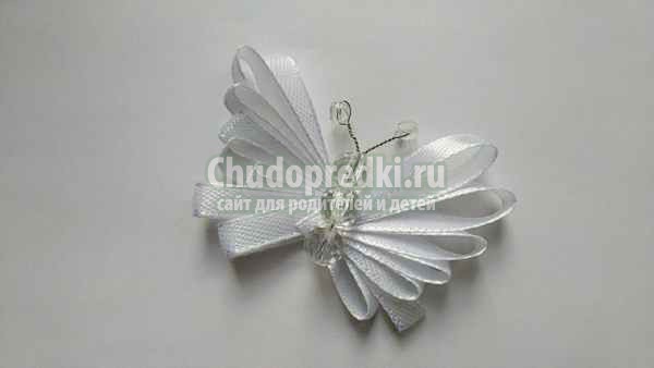 бабочка из атласной ленты