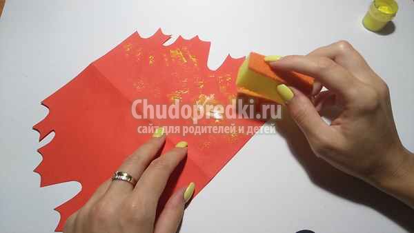 Осенние листья из бумаги гармошкой