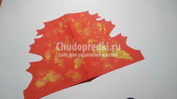 Осенние листья из бумаги гармошкой