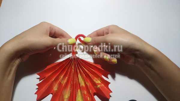 Осенние листья из бумаги гармошкой