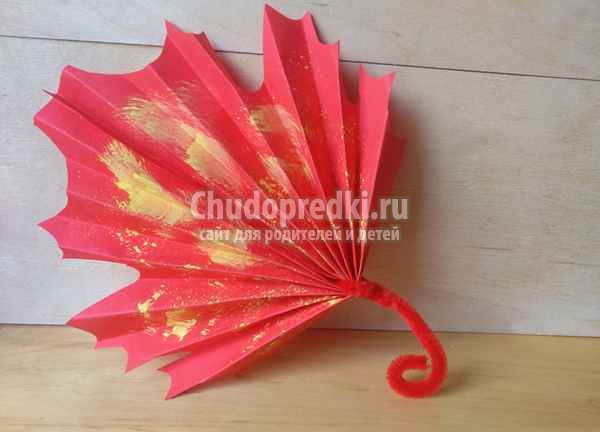 Осенние листья из бумаги гармошкой